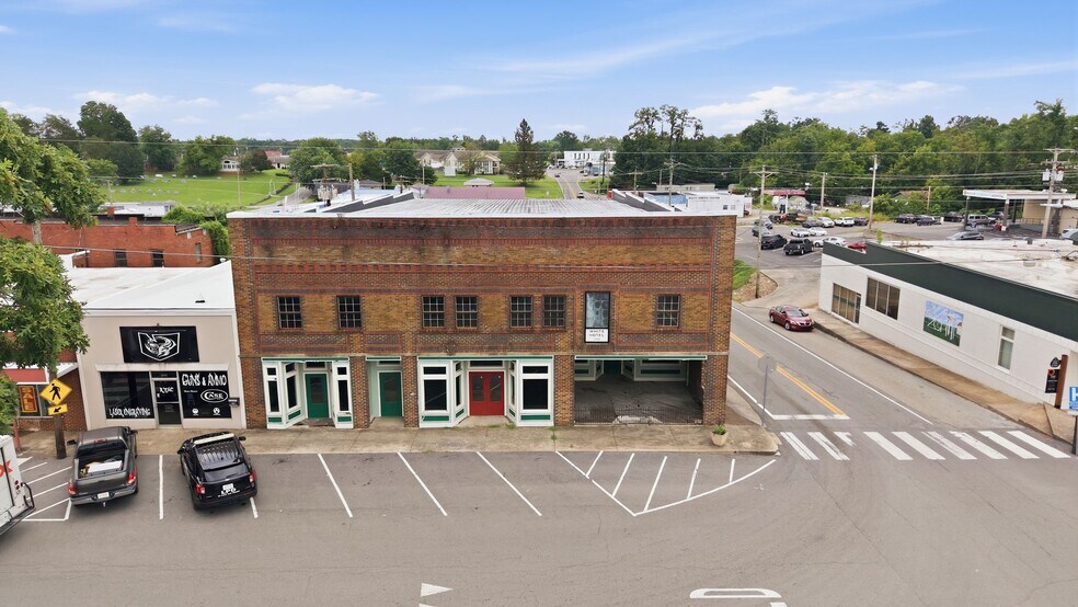More Photos Of 1 Public Square Red Boiling Springs Sq, Lafayette Showroom For Sale