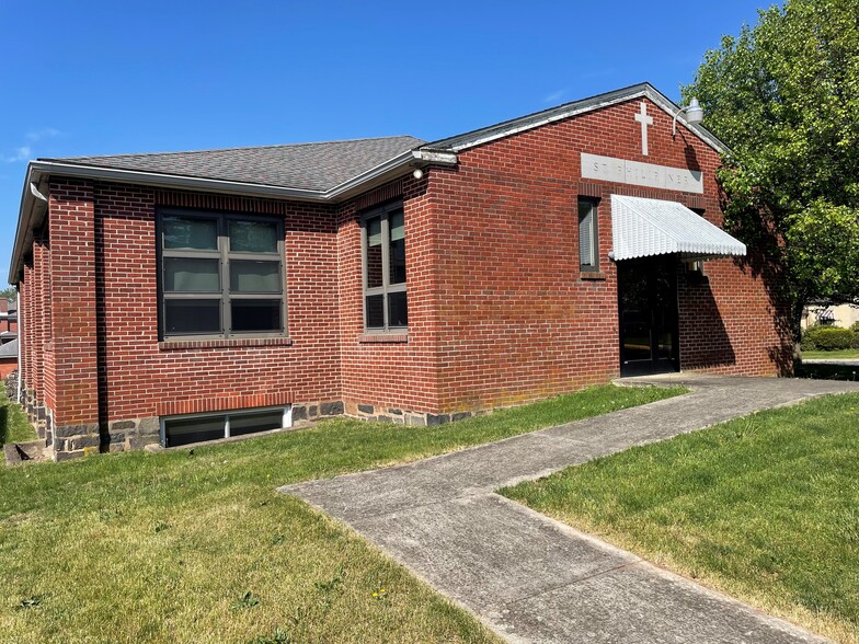 Primary Photo Of 26 E 6th St, East Greenville Schools For Lease