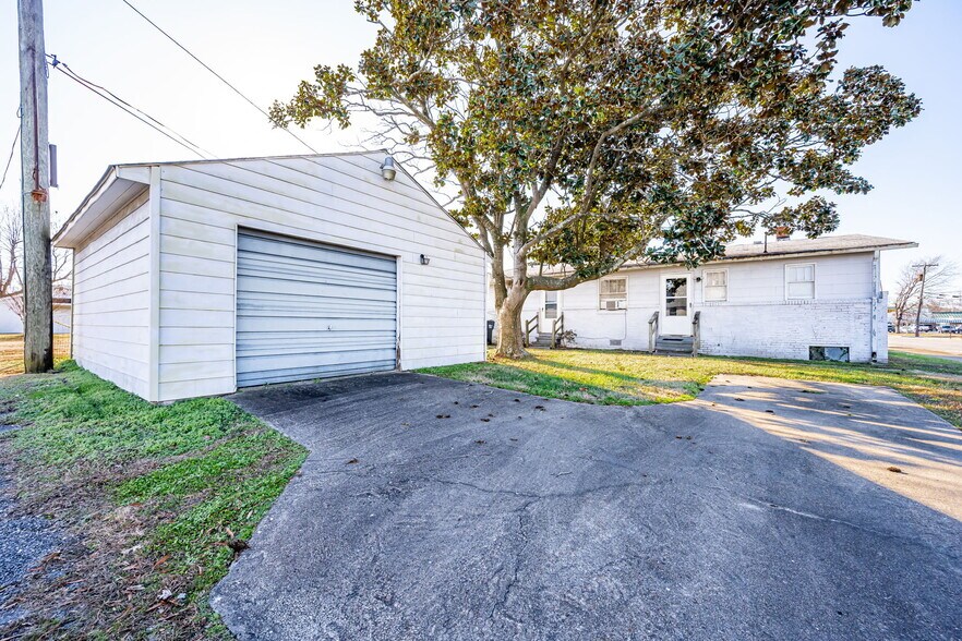 More Photos Of 211 N 5th Ave, Hopewell Office For Sale