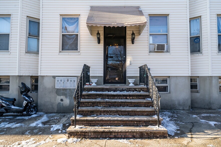 More Photos Of 103-105 Devon St, Kearny Apartments For Sale