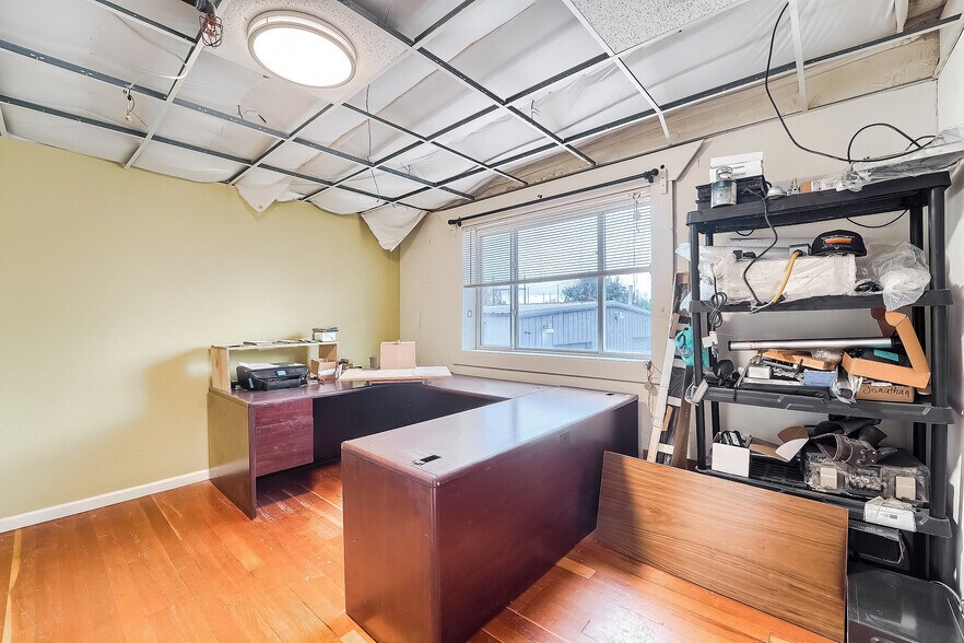 More Photos Of 611 2nd Ave, Longmont Showroom For Sale