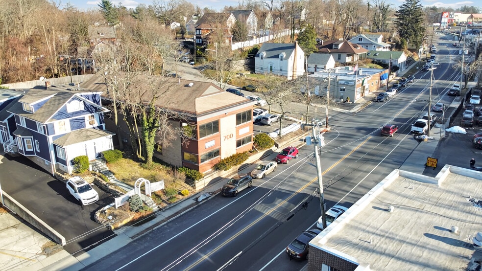 More Photos Of 700 New York Ave, Huntington Medical For Lease