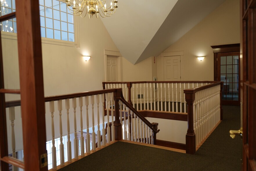 More Photos Of 1 Club Acre Ln, Bedford Office For Lease