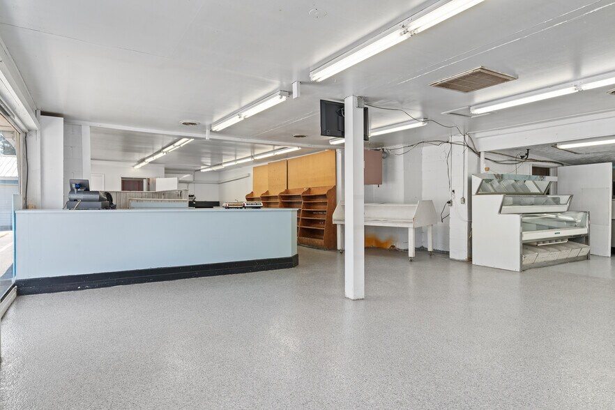 More Photos Of 8275 Carolina Blvd, Clyde General Retail For Sale