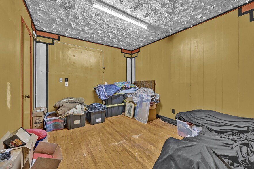 More Photos Of 44077 Oberlin Elyria Rd, Oberlin Hotel For Sale