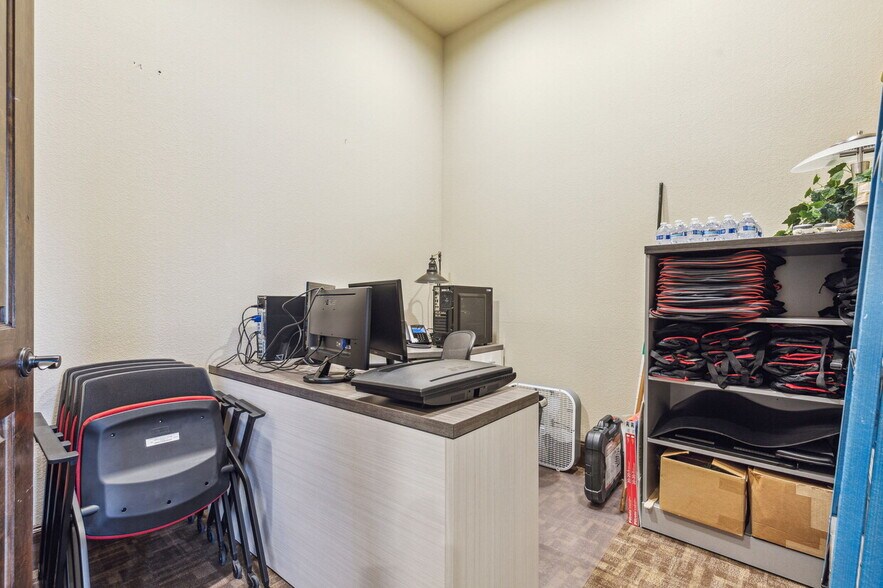 More Photos Of 2101 E Kirkwood Blvd, Southlake Office For Lease