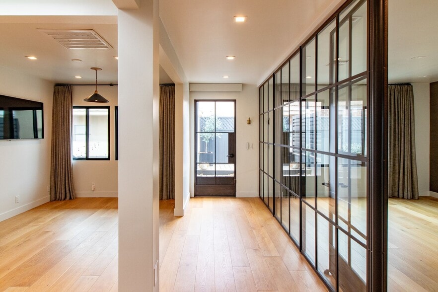 More Photos Of 15219-15221 W Sunset Blvd, Pacific Palisades Storefront Retail Office For Lease