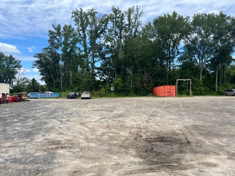 More Photos Of 168 Red Lion Rd, Southampton Light Manufacturing For Lease