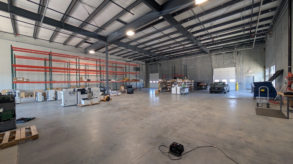 More Photos Of 5220 N Webb Rd, Bel Aire Industrial For Lease