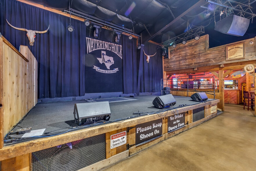 More Photos Of 1390 McQueeney Rd, New Braunfels Sports And Entertainment For Sale