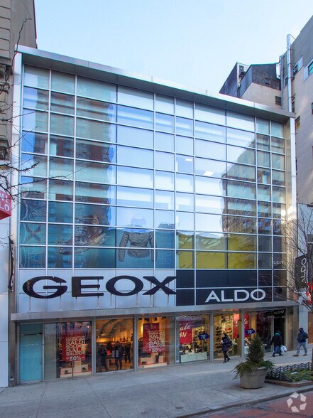 More Photos Of 25-29 W 34th St, New York Storefront Retail Office For Lease