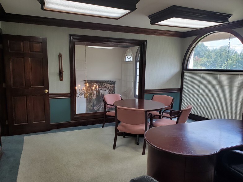 More Photos Of 1433 Emerywood Dr, Charlotte Office For Lease