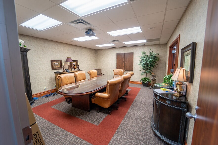 More Photos Of 115 Medical Dr, Victoria Medical For Sale