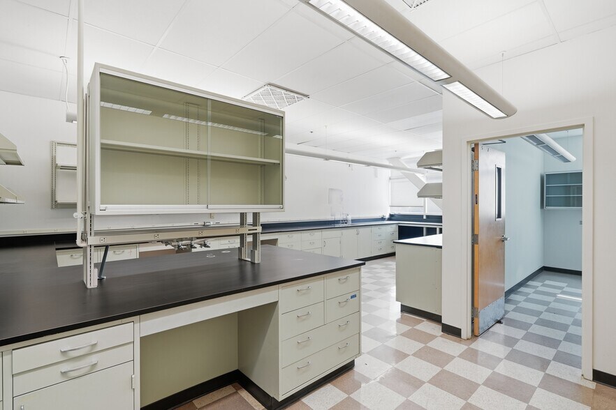 More Photos Of 2425 Ridgecrest Dr SE, Albuquerque Medical For Lease