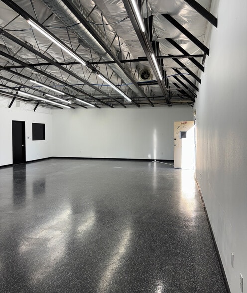 More Photos Of 4364 E Ashlan Ave, Fresno Flex For Lease