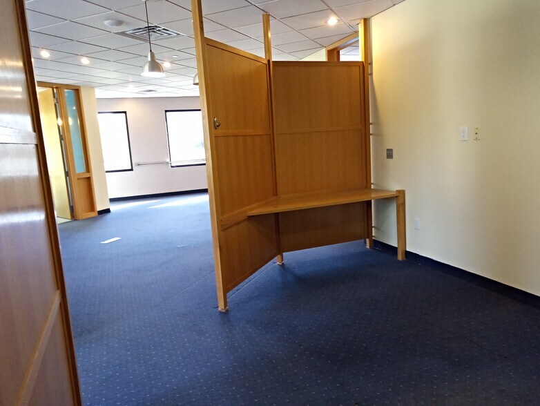 More Photos Of 12510 Fletcher Ln, Rogers Light Manufacturing For Lease