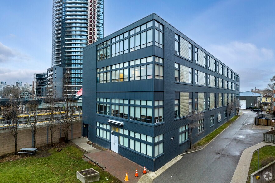 More Photos Of 21 Randolph Ave, Toronto Medical For Lease