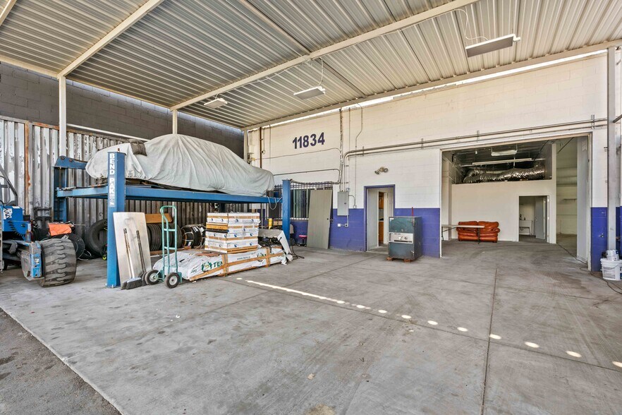 More Photos Of 11834-11836 Vose St, North Hollywood Warehouse For Lease