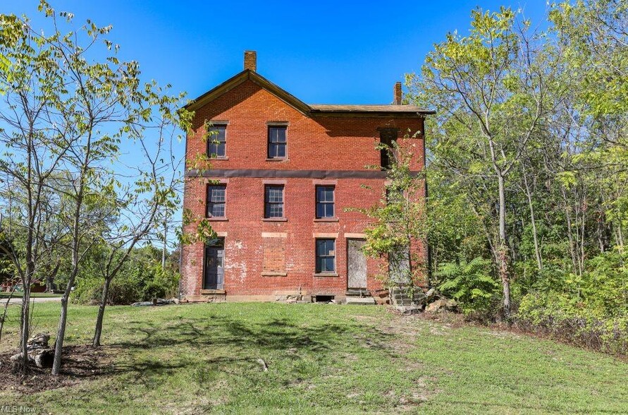 More Photos Of 9401 Tallmadge Rd, Diamond Hotel For Sale