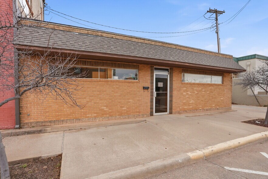 Primary Photo Of 115 N Jefferson Ave, Elk City Office For Sale