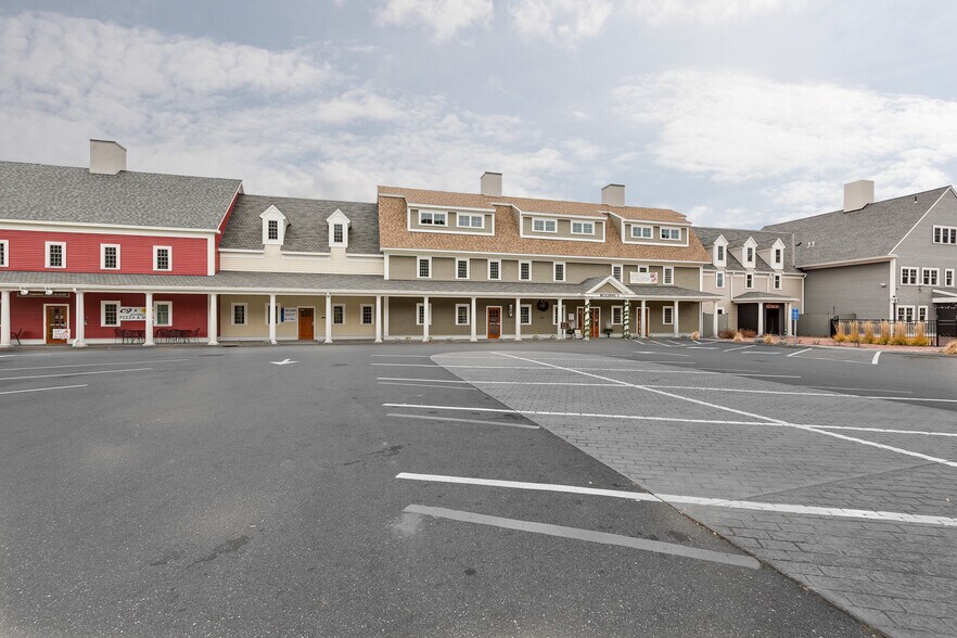 More Photos Of 29 Hudson Rd, Sudbury Unknown For Lease