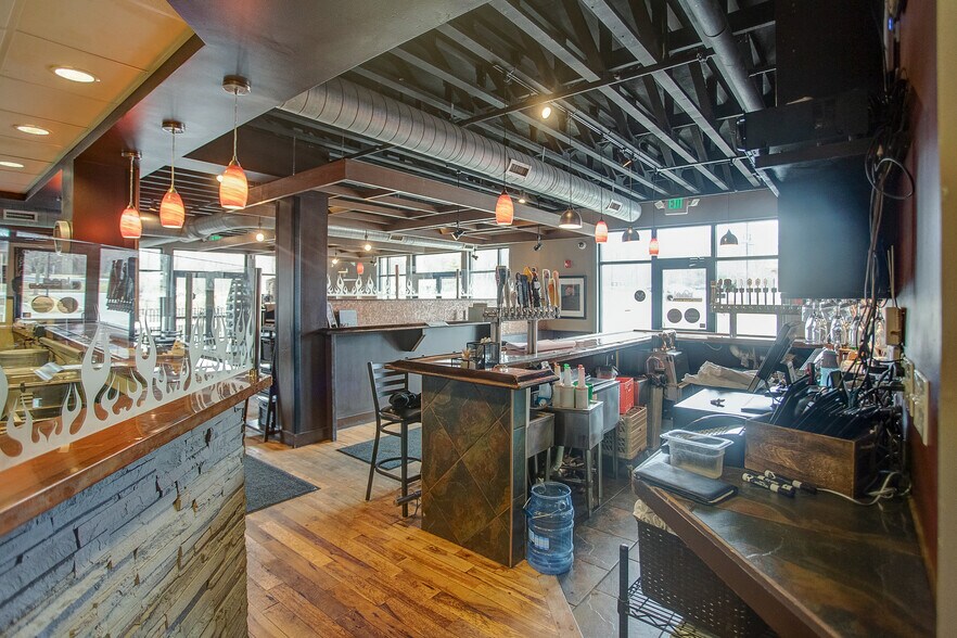 More Photos Of 921 S Arbor Vitae, Edwardsville Freestanding For Sale