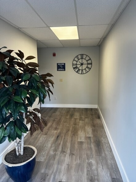 More Photos Of 2600 Berlin Tpke, Newington Storefront Retail Office For Lease
