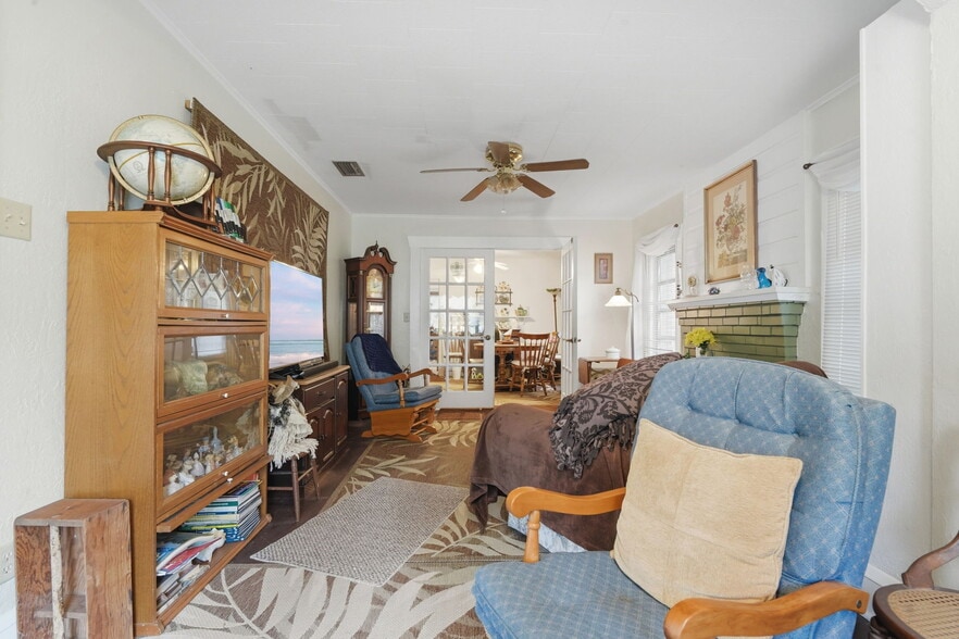 More Photos Of 718 E New York Ave, Deland Specialty For Sale