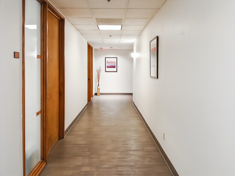 More Photos Of 3420 E Shea Blvd, Phoenix Coworking Space