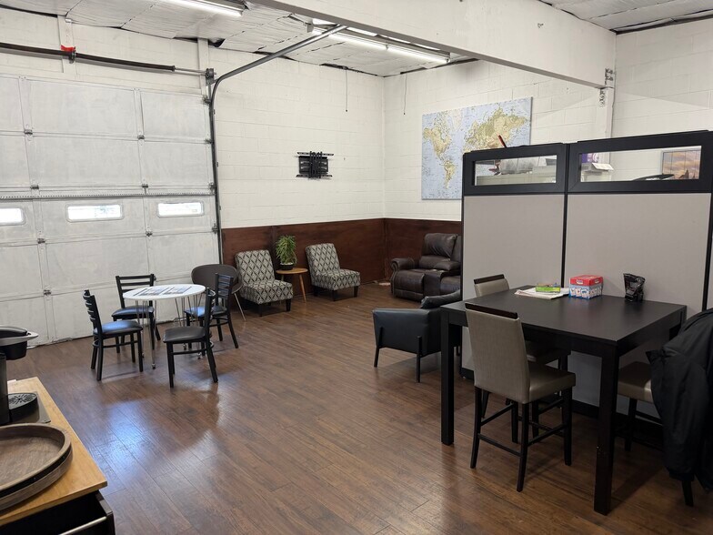 More Photos Of 18410 SE McLoughlin Blvd, Milwaukie Auto Repair For Lease