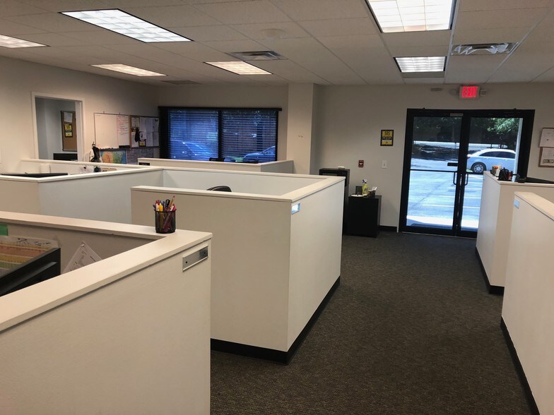 More Photos Of 3121 Hartsfield Rd, Tallahassee Light Manufacturing For Sale