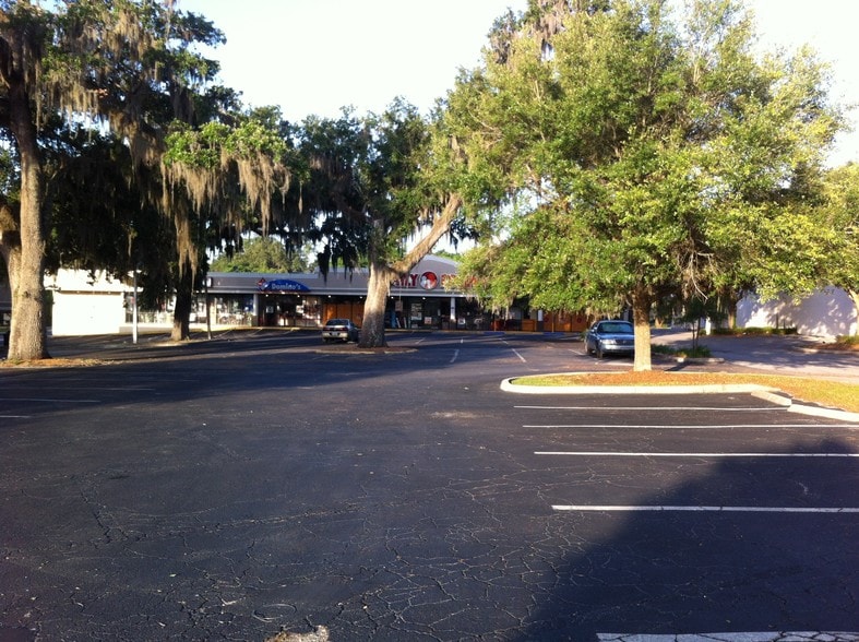 More Photos Of 5810-5840 SE Abshier Blvd, Belleview Storefront For Sale