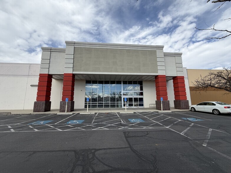 More Photos Of 50 W University Pky, Orem Freestanding For Lease