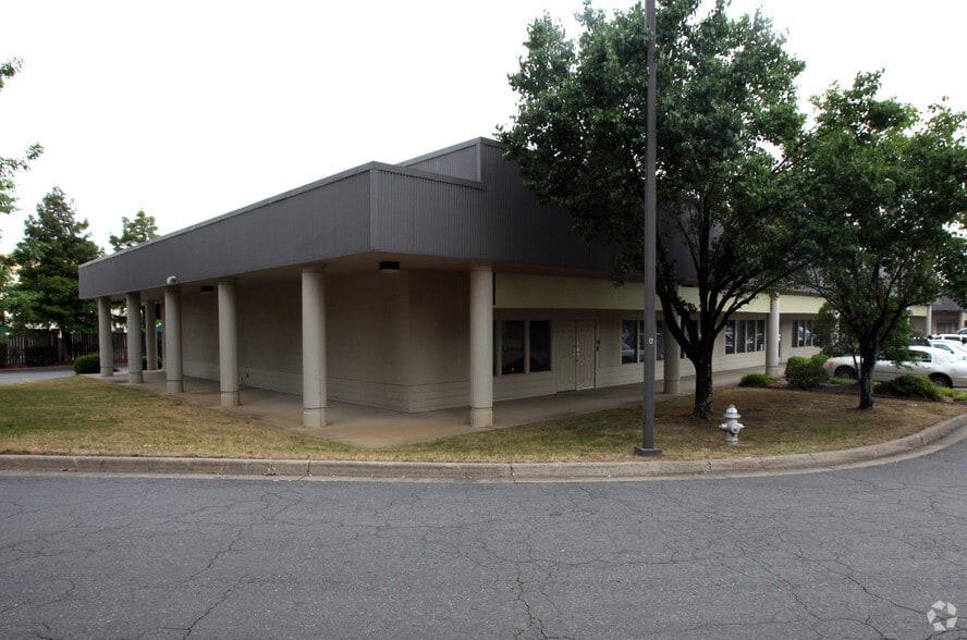More Photos Of 11701 I-30 Hwy, Little Rock Office For Sale