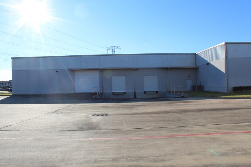 More Photos Of 15330 Vantage Pky W, Houston Unknown For Lease