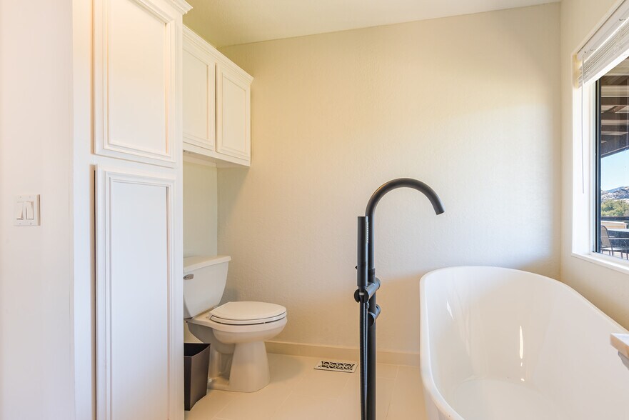 More Photos Of 19191 High Glen Rd, Alpine Specialty For Sale