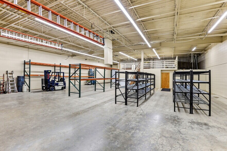 More Photos Of 7479-7491 Cahill Rd, Edina Showroom For Sale