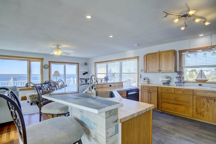 More Photos Of 3691 Main St, Chincoteague Marina For Sale