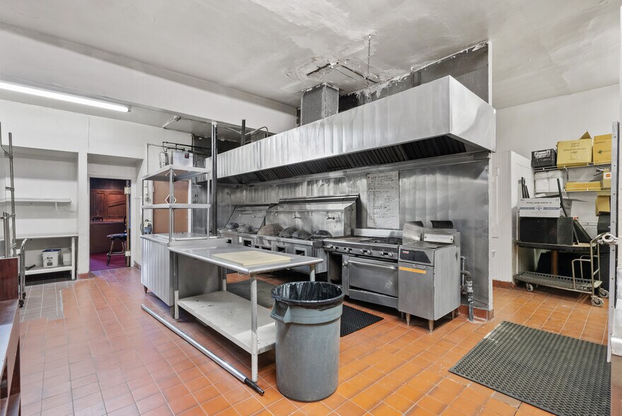 More Photos Of 11456-11464 Whittier Blvd, Whittier Restaurant For Sale