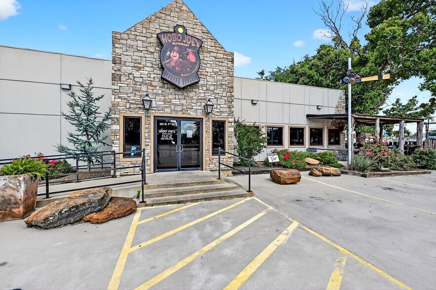 Primary Photo Of 301 N 1st St, Madill Restaurant For Sale