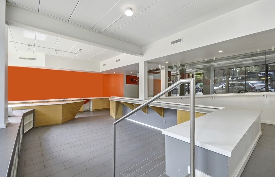 More Photos Of 1650-1660 N Wells St, Chicago General Retail For Sale