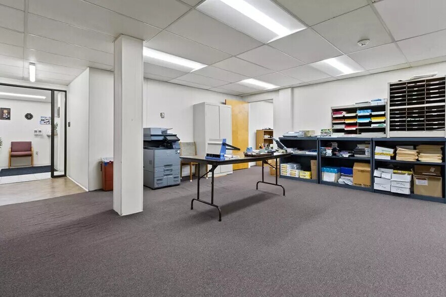 More Photos Of 587 Spring St, Westbrook Office For Sale