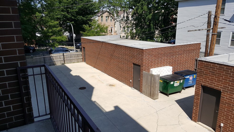 More Photos Of 720 W 47th St, Chicago Apartments For Lease
