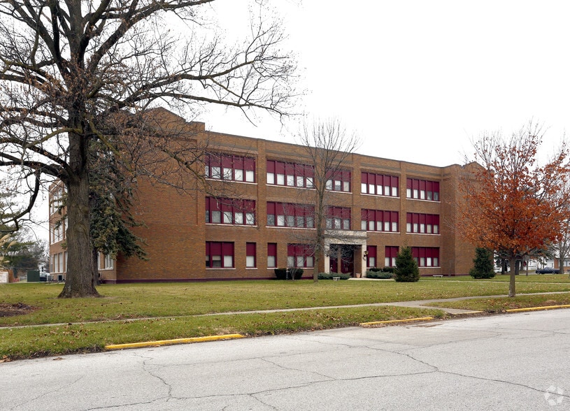 Primary Photo Of 600 W North St, Greenfield Apartments For Sale