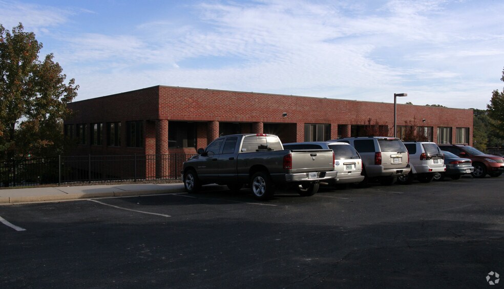 More Photos Of 3421 Commission Ct, Lake Ridge Office For Lease