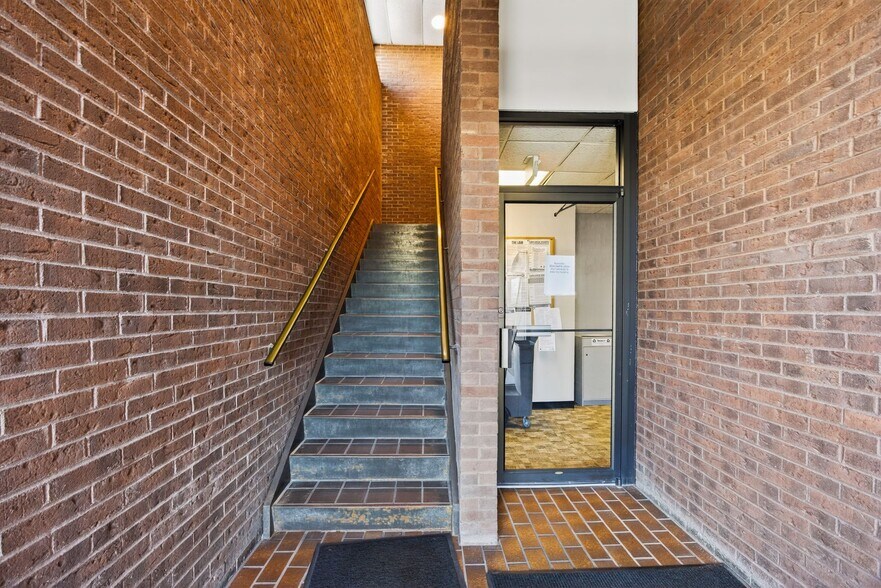 More Photos Of 1370 Dublin Rd, Columbus Office For Lease