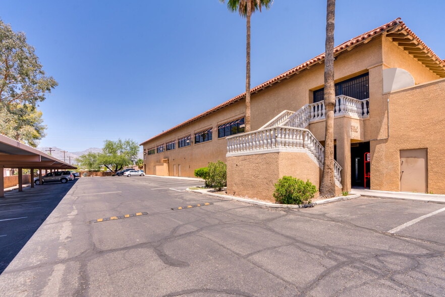 More Photos Of 1101 N Wilmot Rd, Tucson Unknown For Lease