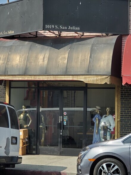 More Photos Of 1015-1019 San Julian St, Los Angeles Storefront For Lease