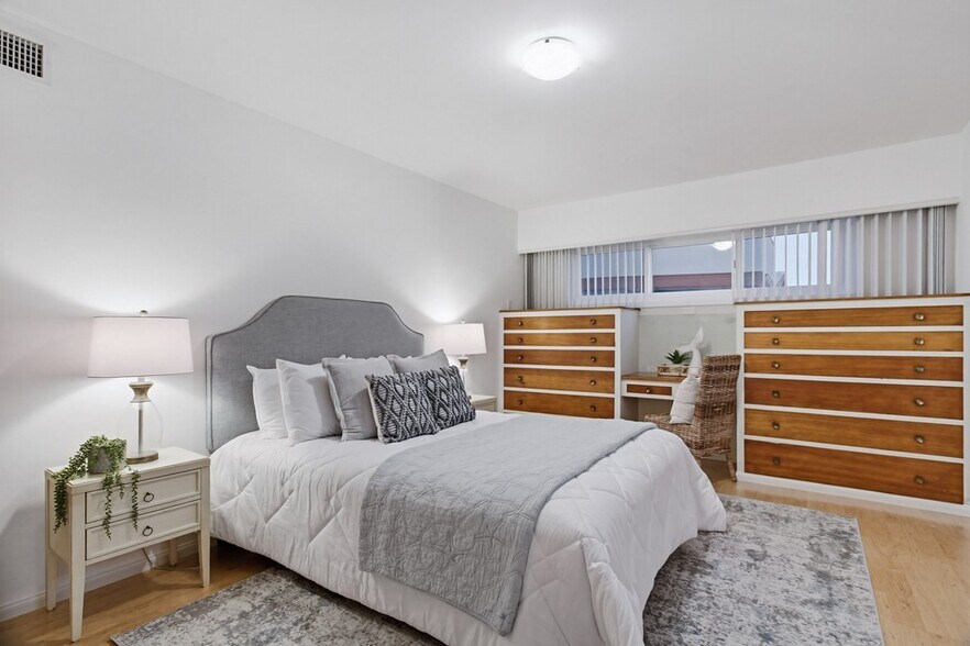 More Photos Of 829 Avalon Ct, San Diego Apartments For Sale