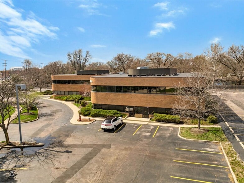 More Photos Of 1990 E Algonquin Rd, Schaumburg Medical For Lease